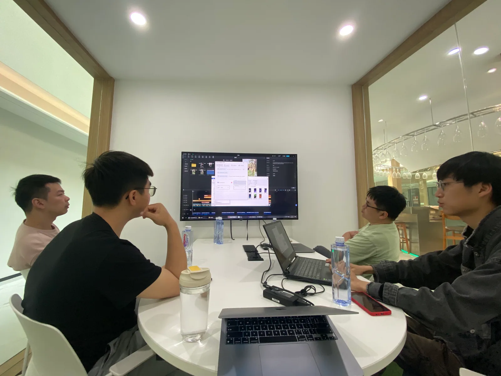 同和君与 Jina 联合创始人王峰及其开发团队成员在 2023 年 3 月合影