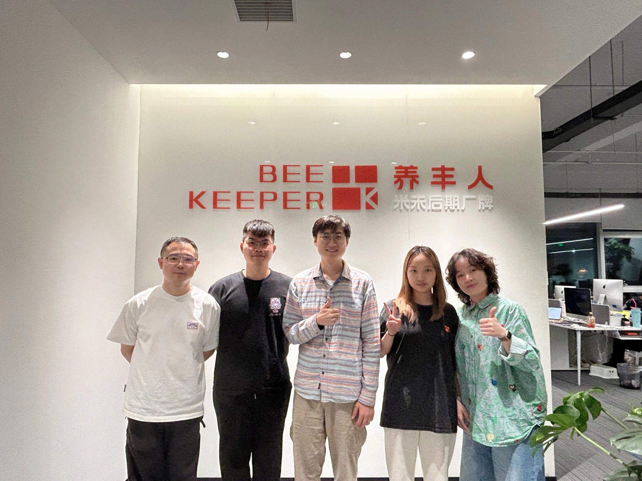 团队在米未传媒办公区合影